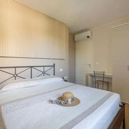 Residenza Marano 아파트 쿠프라마리티마